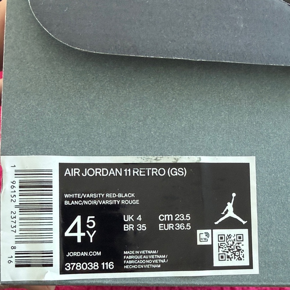 2022 Air Jordan 11 Retro - Cherry size 6 US women / 4.5 men / 4.5Y (GS) LIKE NEW